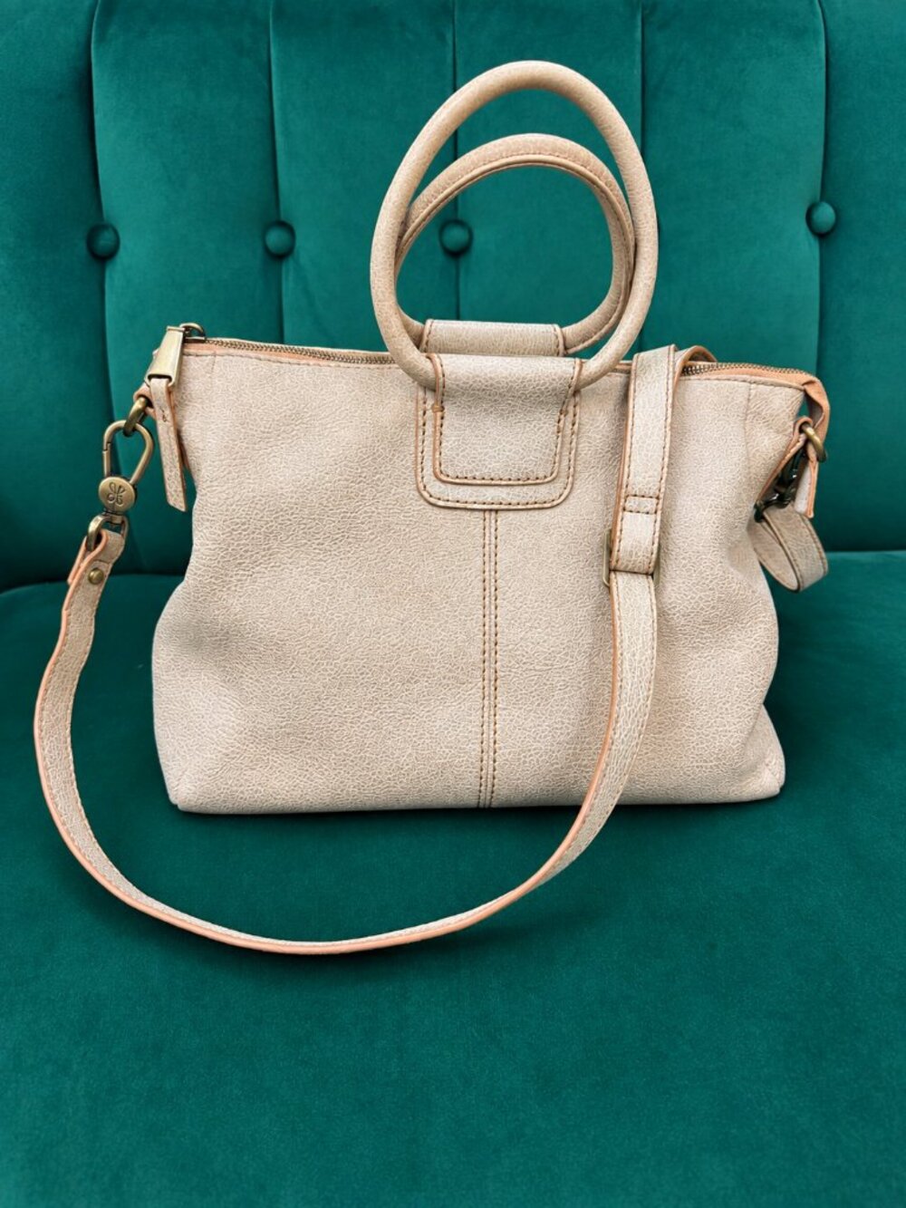 Hobo Sheila Medium Satchel in Cream Leather